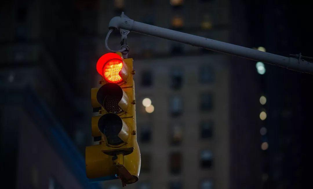 红绿灯取消读秒提示好不好呢,新版红绿灯要不要取消读秒