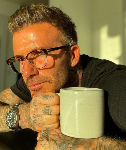 贝克汉姆到底有没有植发过,贝克汉姆什么发型是颜值巅峰