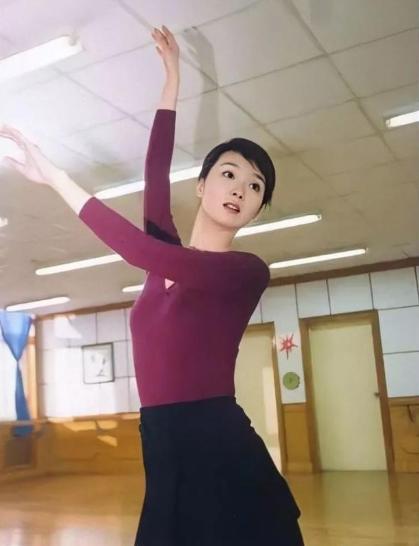 给婆婆洗脚被婆婆脚踢倒,给婆婆洗脚还被打