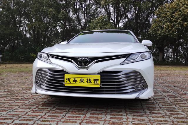 国服第一车黑雅阁,好车推荐之丰田凯美瑞