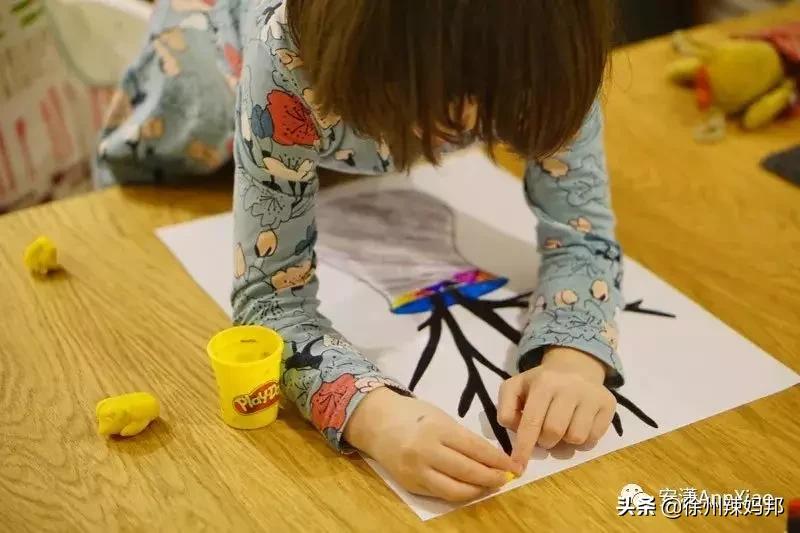 适合宅家里玩的亲子游戏,宅在家的幼儿与家长的亲子游戏