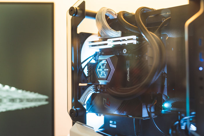 能畅玩三a大作的itx游戏主机,两千元预算性能最强的itx主机