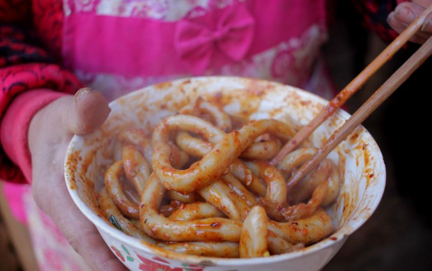 陕西大妈做凉面,陕西老人做焖面