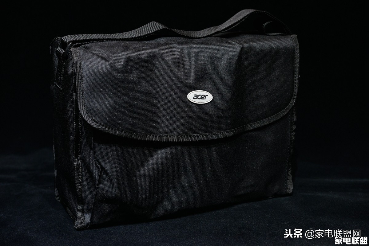 小身材却有大能量-AcerV6810轻松演绎180吋清晰4K画面