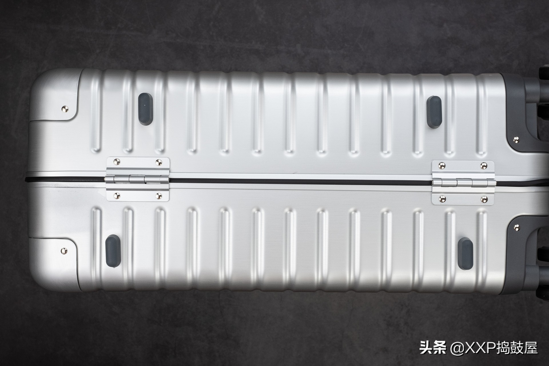 钛镁合金旅行箱,京东京造旅行箱的东西质量怎么样