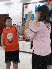 老虎：这是我准备养大吃的，你来凑什么热闹