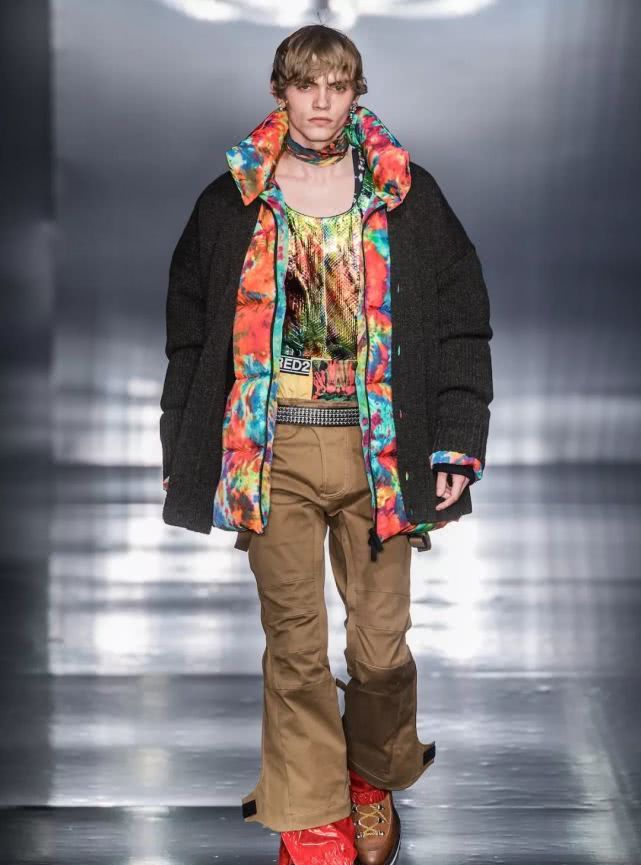 把裤子穿在肚脐上面会怎么样,把裤子扎进腰里的穿搭