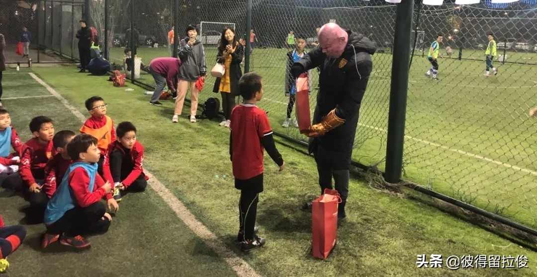 青岛红狮足球俱乐部,青岛红狮足球比赛