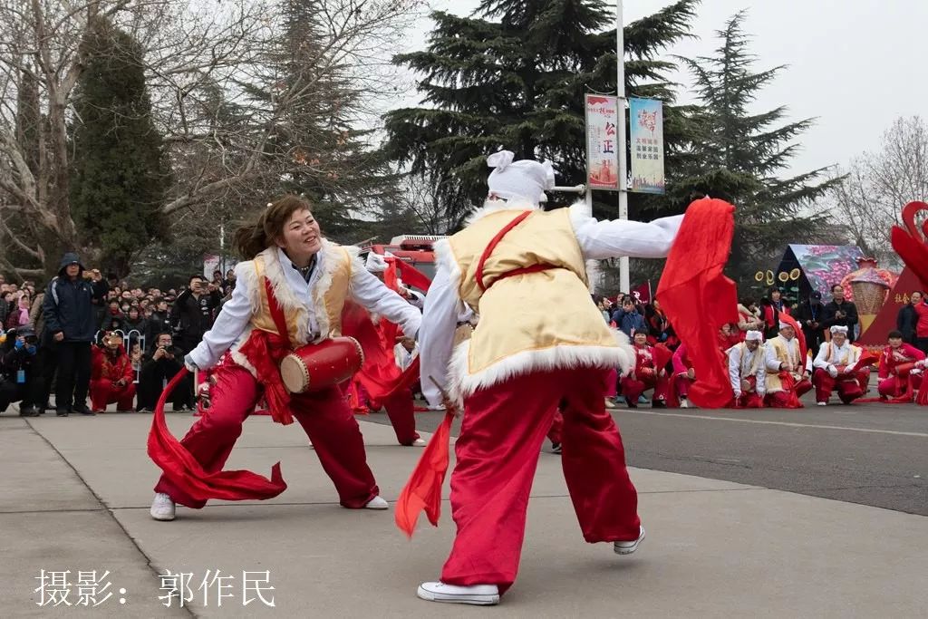 城关镇社火表演安塞腰鼓,社火打腰鼓