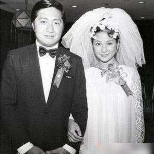 华夫人郑佩佩,郑佩佩和华夫人