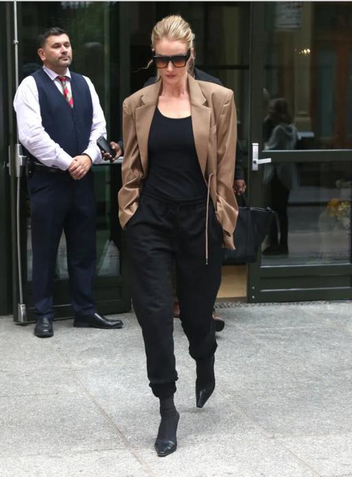 运动裤穿搭青春运动也可以很休闲,运动裤的各种时尚穿搭