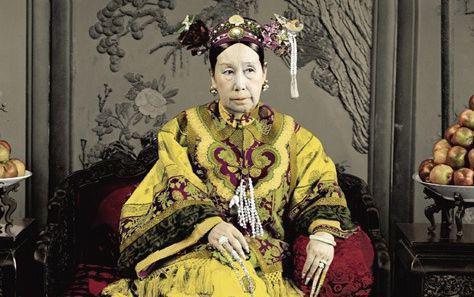 慈禧西逃被救,慈禧把儿媳妇丢井里