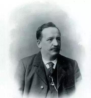 每个品牌都蕴涵老艺术家的毕生心血，以及一代代人内心的信仰