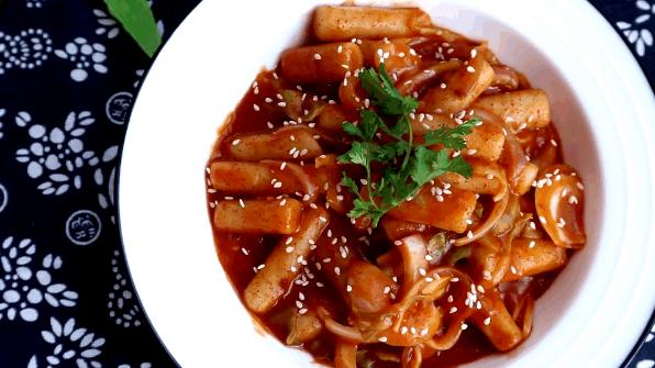 教你一道超好吃的炒年糕,如何做炒年糕又简单又好吃