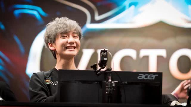 lol职业选手都是怎么切屏,lol切英雄视角