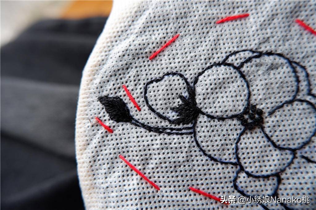 衣服消毒液染色了怎么补救,衣服被84消毒液弄掉色怎么缝