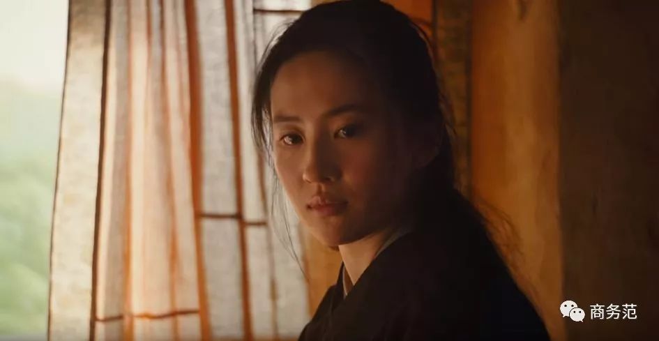 刘亦菲尚美头冠,刘亦菲黑色礼服戴皇冠迪奥