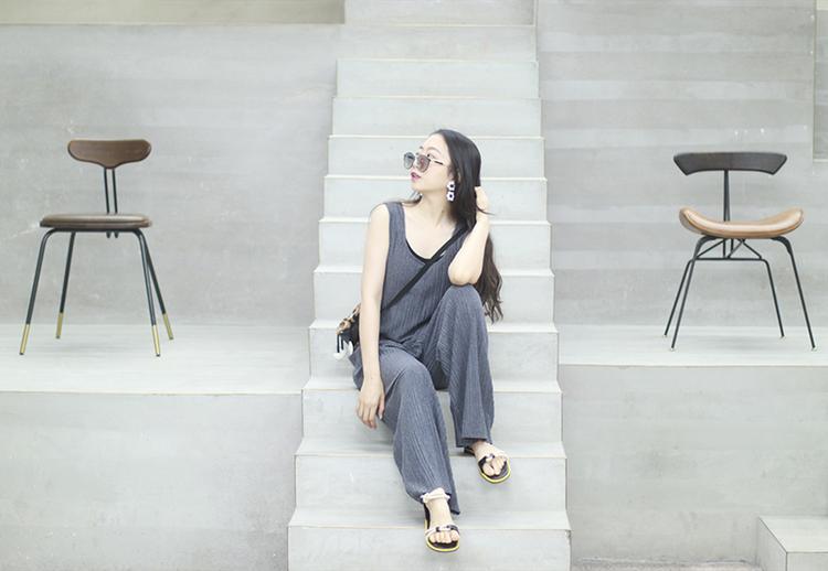 穿上即陷进柔软的「纸片人」背带裤，一封写给夏天的慵懒情书