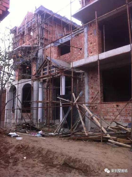 小伙盖三层农村别墅，占地150平米只花不到50万，你觉得怎么样？