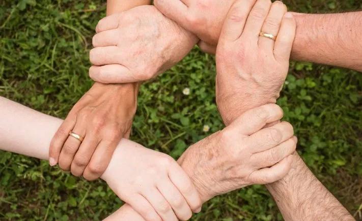 身体好不好,看手就知道!这几处变化可能藏大病