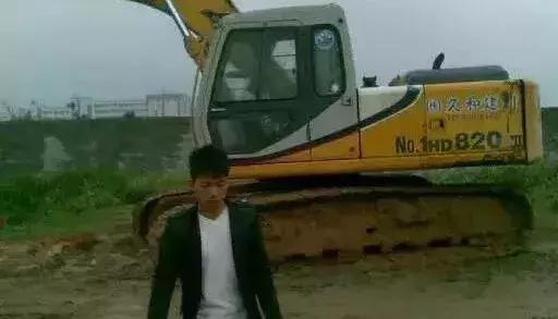 开了好多年挖掘机技术不行,经营挖掘机六年才挣了20万