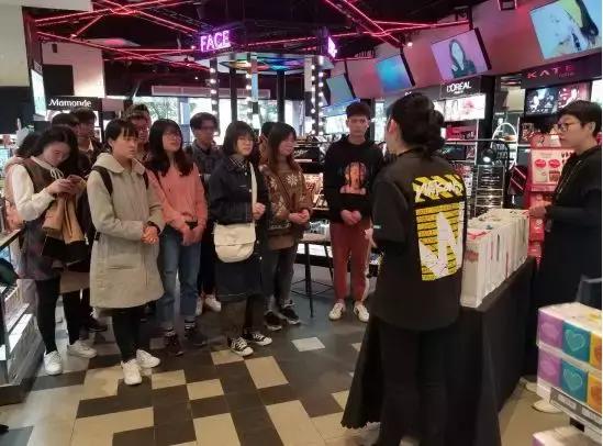 简历如何脱颖而出？面试得注意什么？大学生们参观屈臣氏收获满满