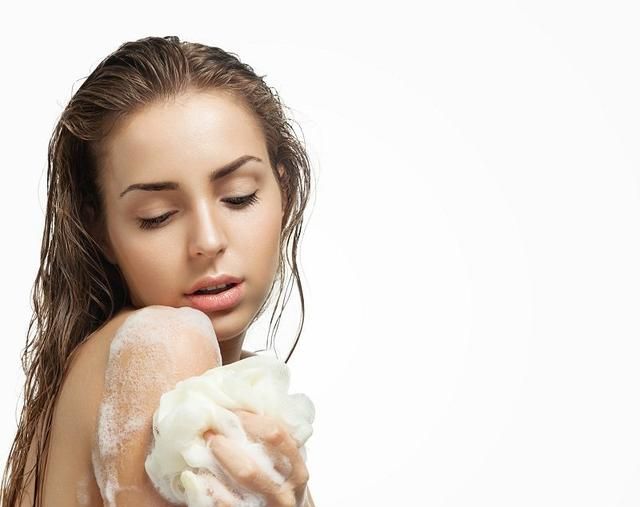 弱酸性沐浴露清洁效果好吗,弱酸性沐浴露是含皂基吗