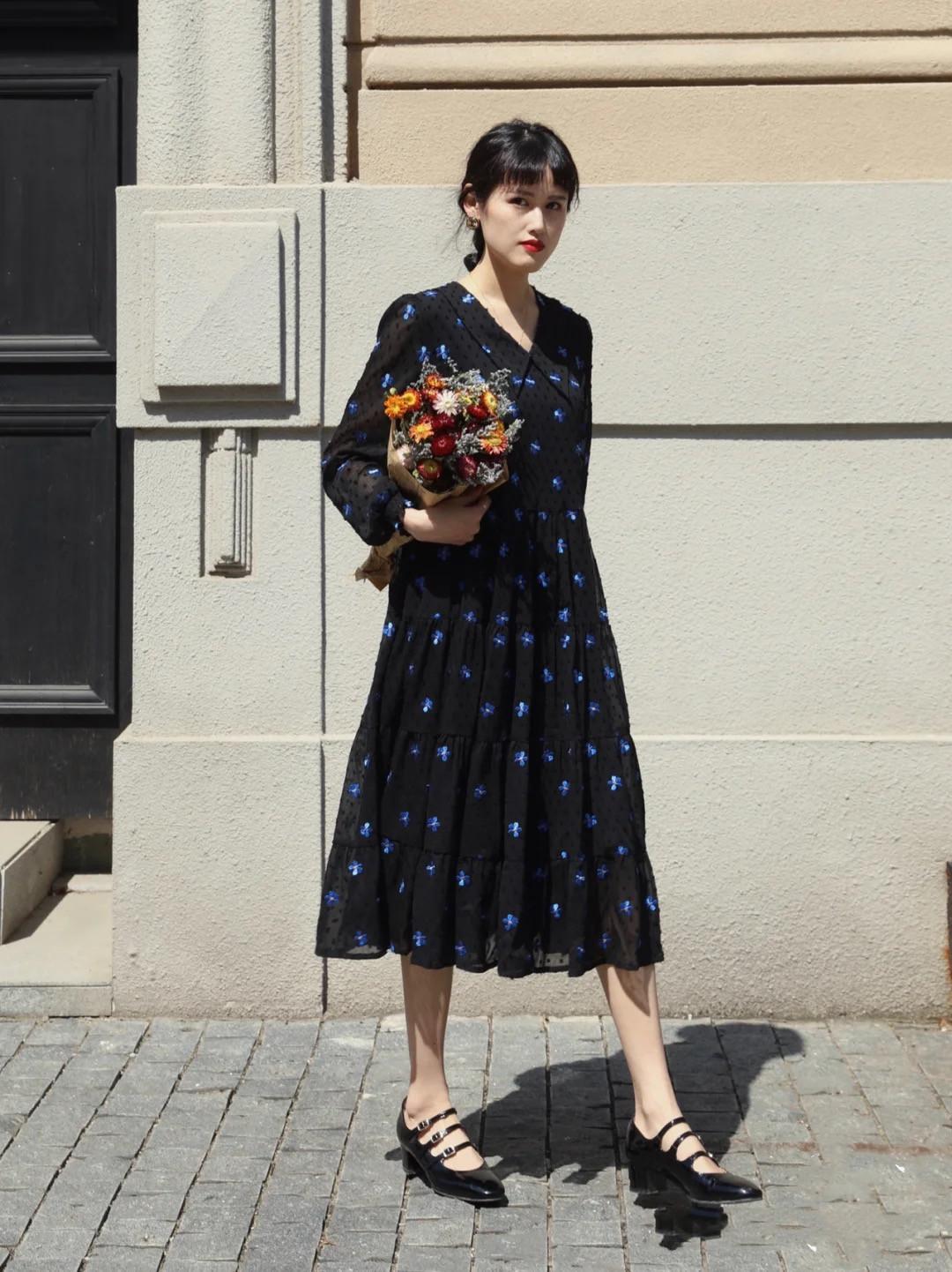 显脚小的粗跟鞋有哪些款式 (今年流行的粗跟鞋)