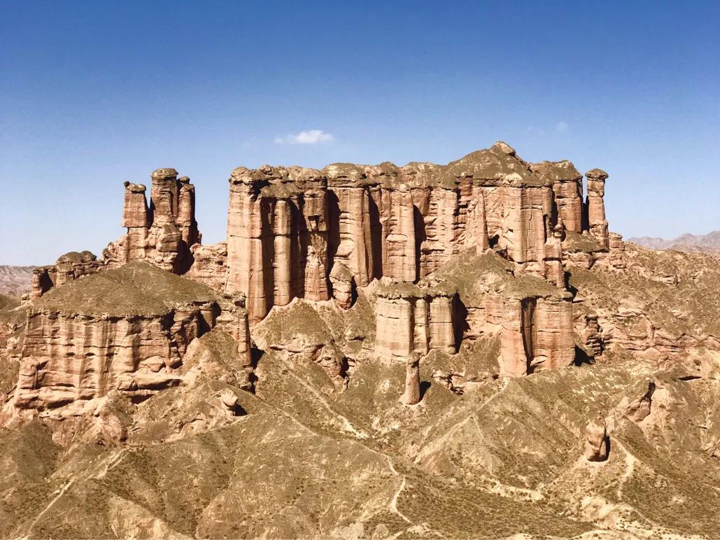 张掖除了丹霞冰沟外还有哪些景点,甘肃张掖冰沟丹霞银装素裹别样美