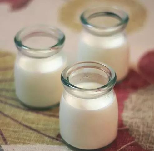 来看看这几款酸奶的含糖量，竟然比可乐还高！别再给孩子喝了！