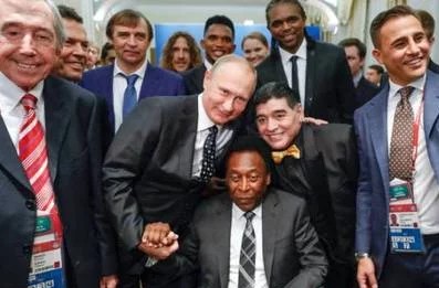 王的两面人生：球技成圣，大嘴无脑的贝利