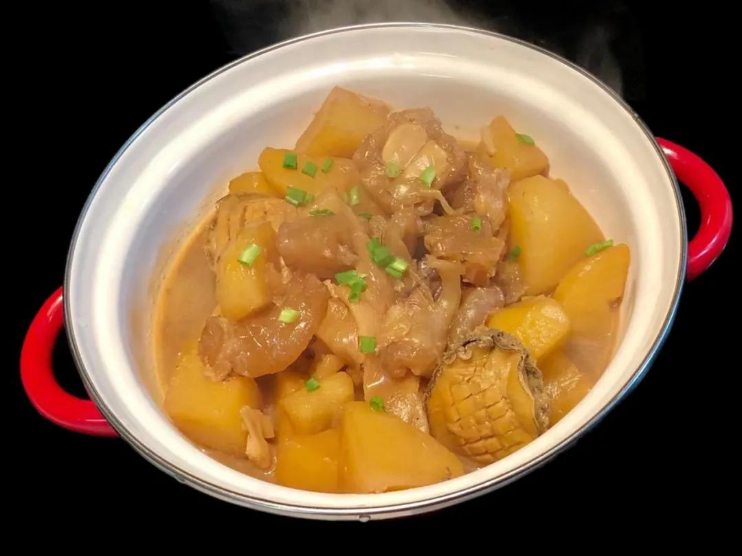 潮爸8月12日午餐记录，鲍鱼烧牛蹄筋、龙口粉丝烧大虾