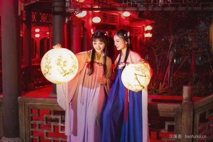 一个人出去有点无聊,一个人出去玩无聊吗