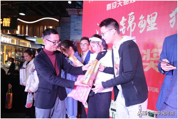 被一亿大奖砸中的锦鲤女孩,一亿大奖砸中的锦鲤女孩