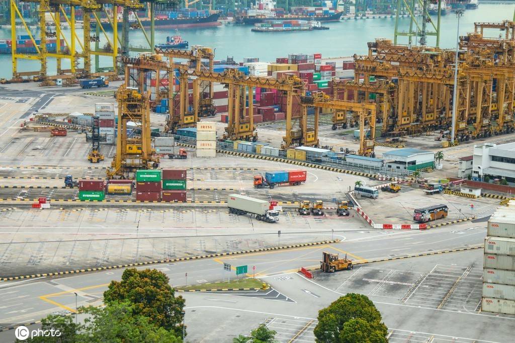 在海上确诊的中国水手：隔离期间写遗书，曾被三座海港拒收