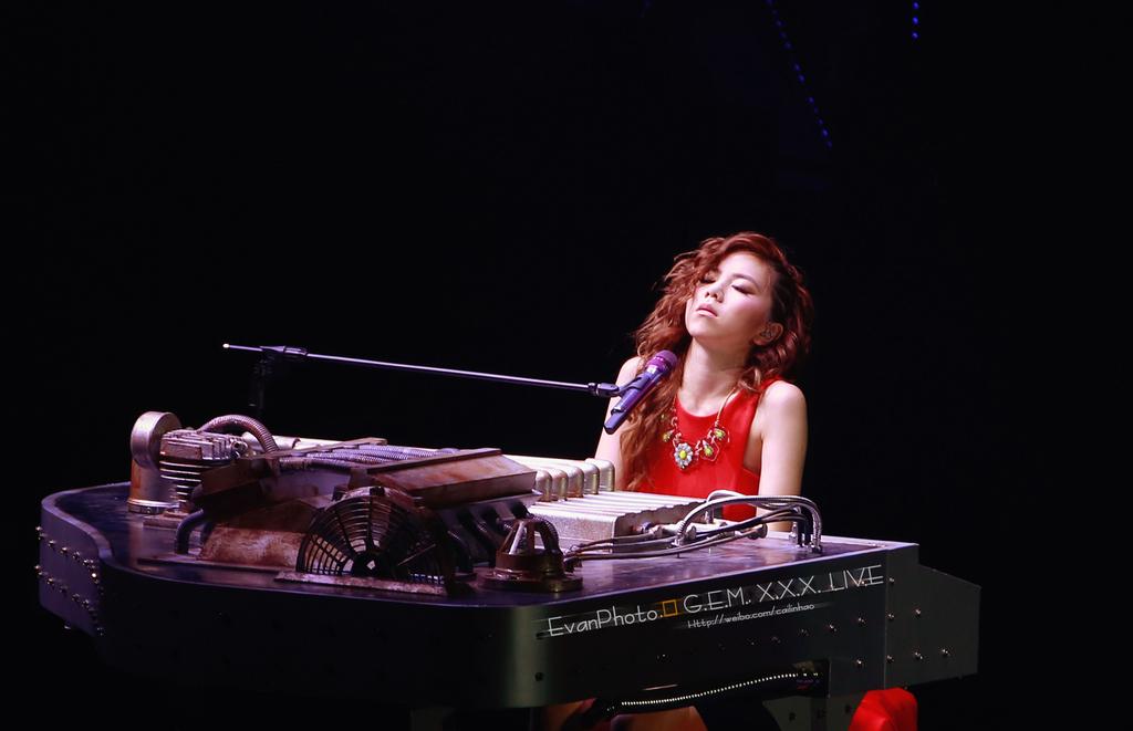 邓紫棋送男朋友礼物,邓紫棋生日男友送礼物