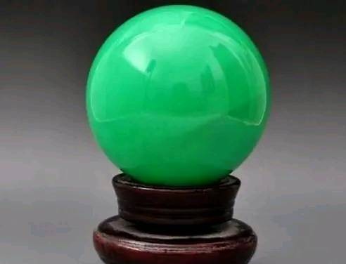 鉴宝大师断定夜明珠真品,大妈拿着300块的夜明珠来鉴宝