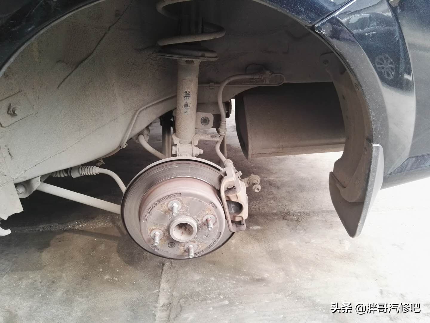 别克凯越后减震器漏油是什么原因,凯越减震器不漏油有必要换吗