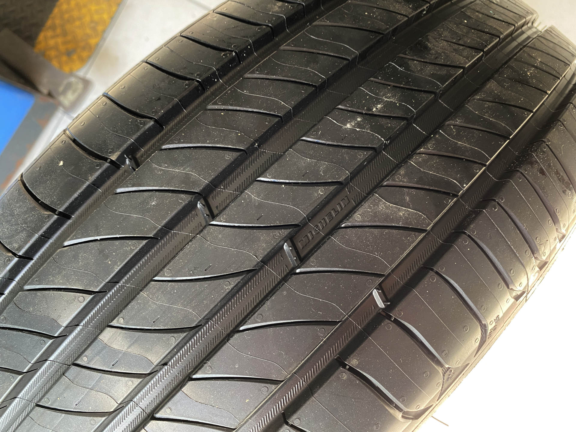 去年换了一条轮胎,今年换去年年底的轮胎