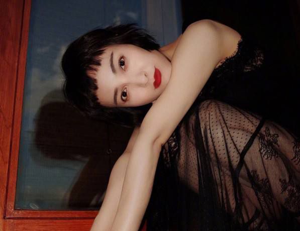 吴昕卖娃娃遭批，沈梦辰“原味”被评恶心，林依伦的闲鱼好评不断