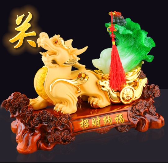 招财辟邪金色貔貅头像,背上有金元宝的貔貅招财纳福