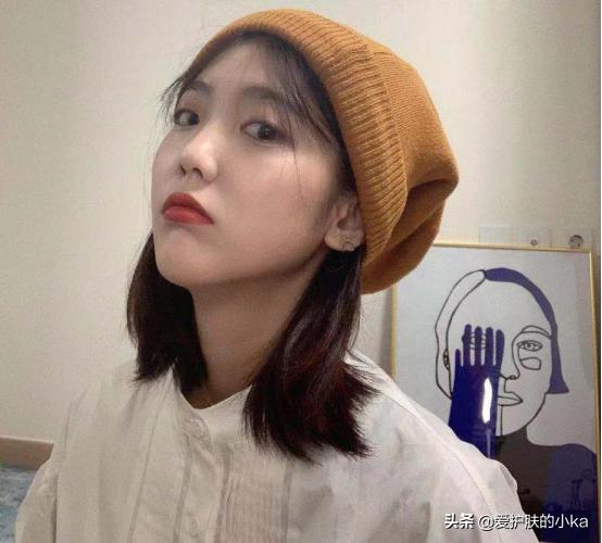 秋冬最流行的帽子这样戴最显脸小,哪种帽子夏天戴好看又显脸小