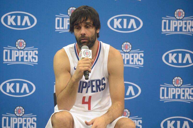 从12支球队哄抢到60场比赛后被裁，“欧洲魔术师”终重返欧洲赛场