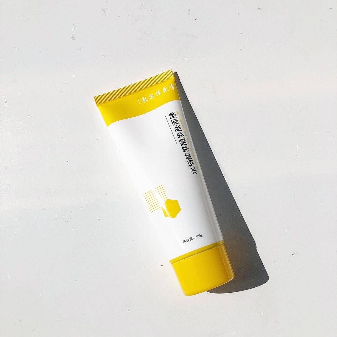 脸上有个光滑不痛不痒的小疙瘩,脸上皮肤粗糙长疙瘩是怎么回事