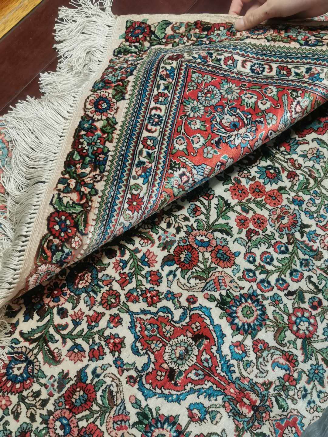 纯手工真丝波斯地毯的基本特点