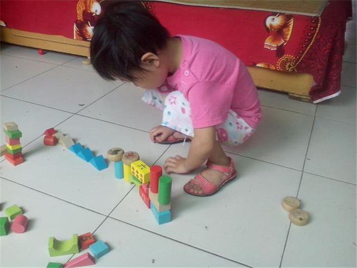 五岁女儿误食干燥剂,宝宝不小心干燥剂入眼要怎么处理