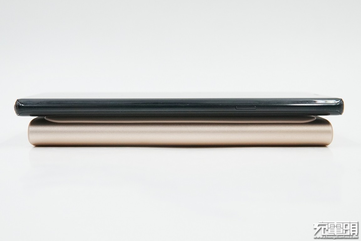 三星无线充电宝u1200,三星官方移动电源测评