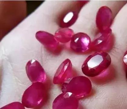 女性适合收藏什么珠宝,女性必备的10件珠宝