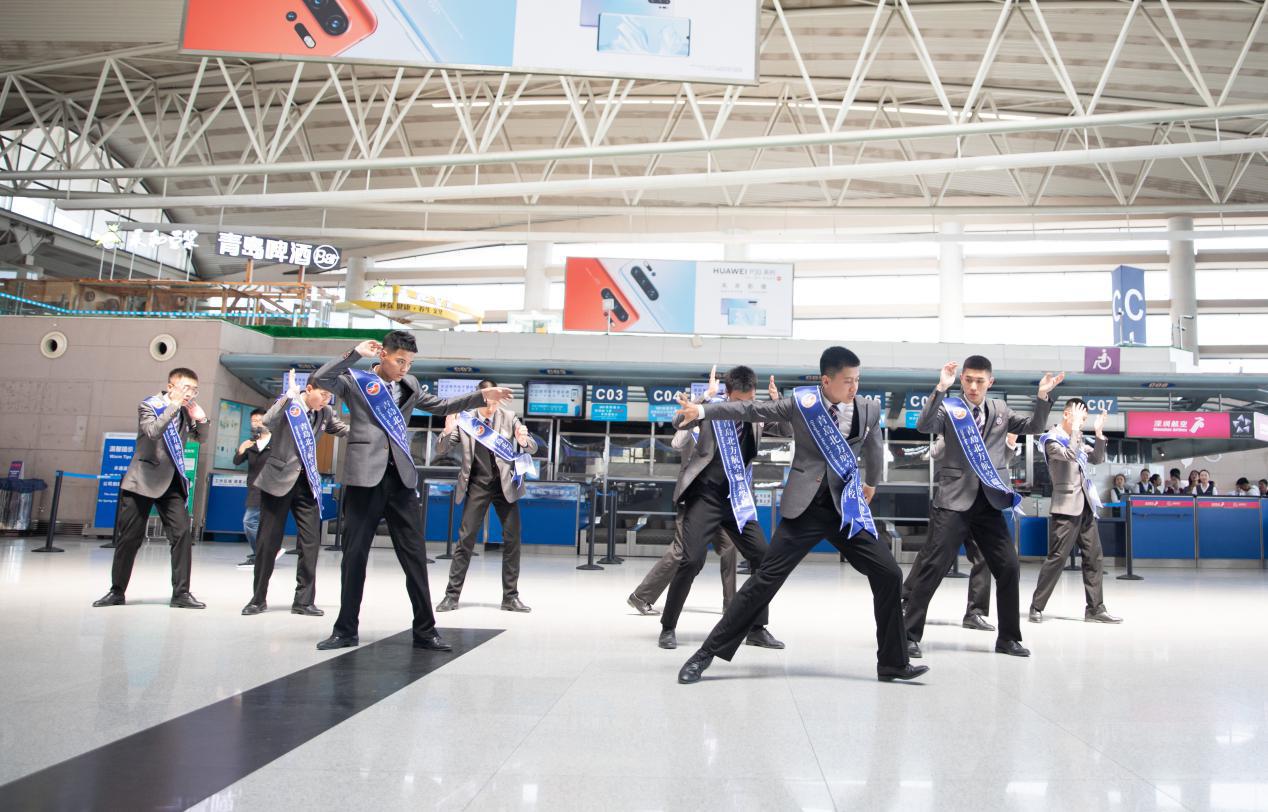 空姐空少变脸原视频,空少空姐霸气进场