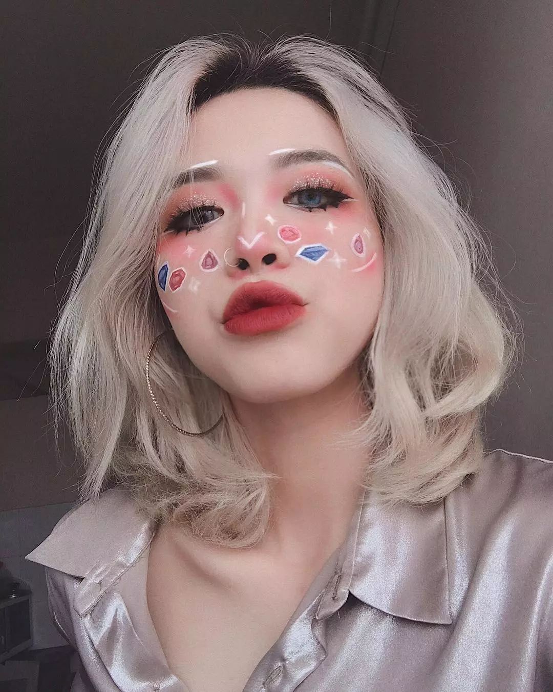 越南网红小姐姐妆容,越南ins小姐姐化妆